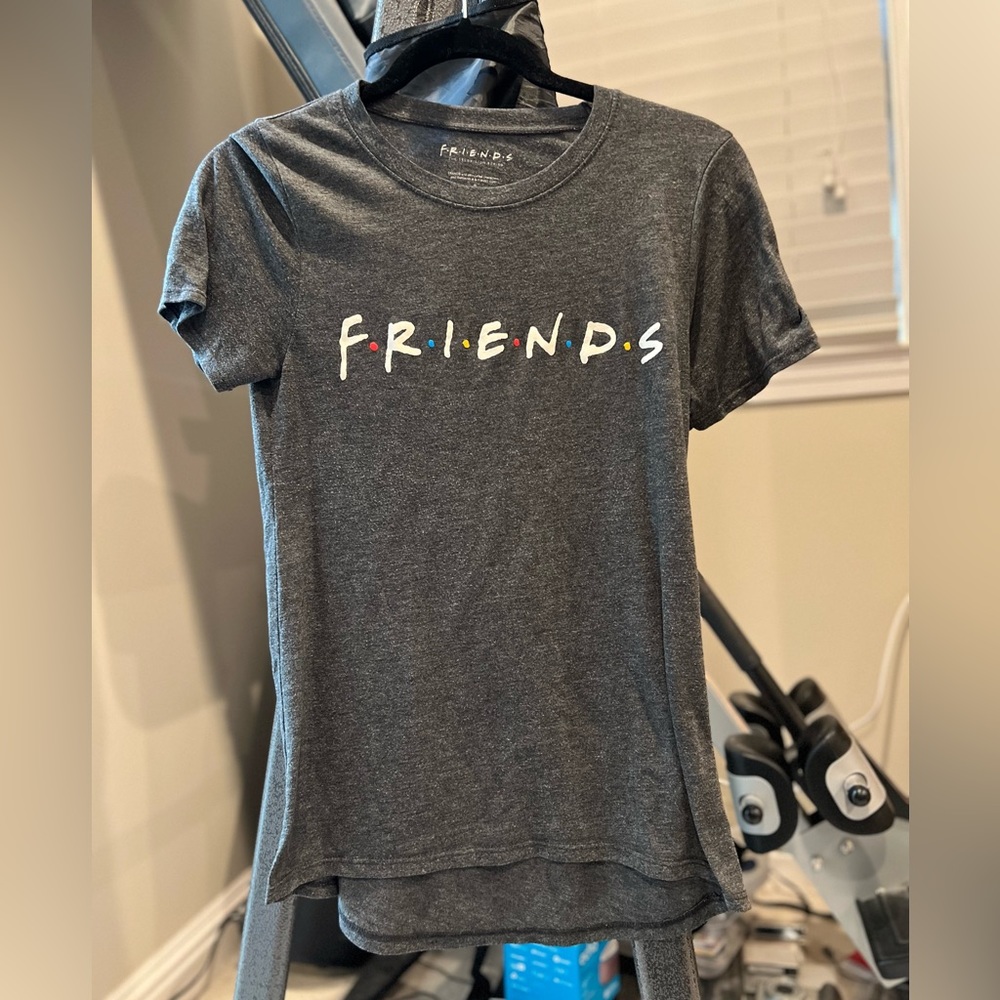 FRIENDS t-shirt size small